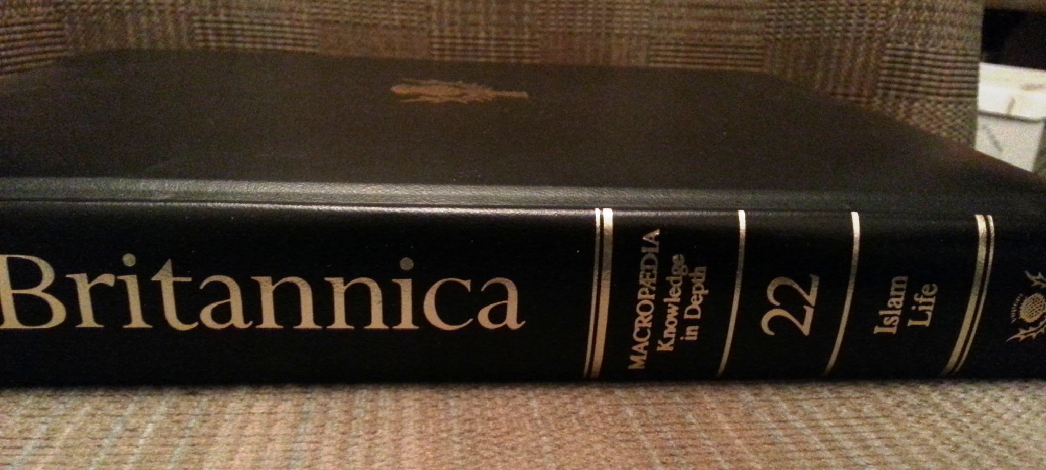 Britannica Encyclopedia - Micropedia - Knowledge In Depth - Islam Life - Vol.22